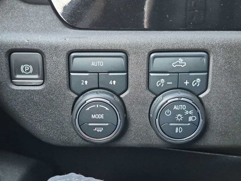 Used 2022 Chevrolet Silverado 1500 RST AWD/4WD image 25