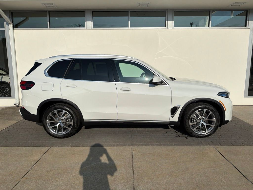 New 2026 BMW X5 xDrive40i w/ Climate Comfort Package AWD/4WD image 4