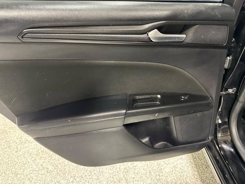 Used 2018 Ford Fusion SE w/ Equipment Group 201A FWD image 16