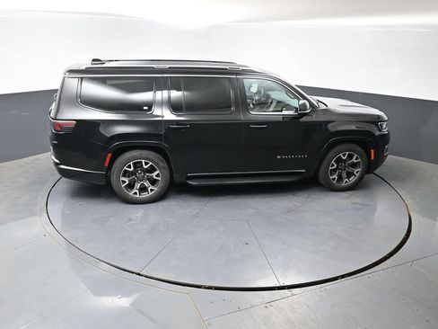 Used 2024 Jeep Wagoneer Series III AWD/4WD image 45