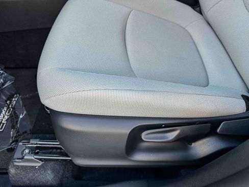 Used 2026 Toyota Corolla Cross LE image 15