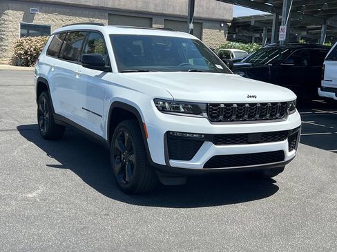 New 2026 Jeep Grand Cherokee L Limited w/ Limited Altitude Package AWD/4WD image 10