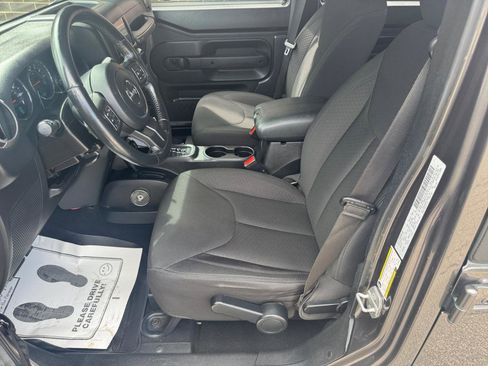 Used 2016 Jeep Wrangler Unlimited Sport w/ Connectivity Group image 5