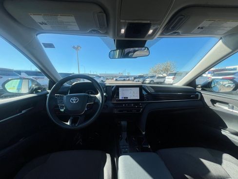 Used 2025 Toyota Camry LE image 33