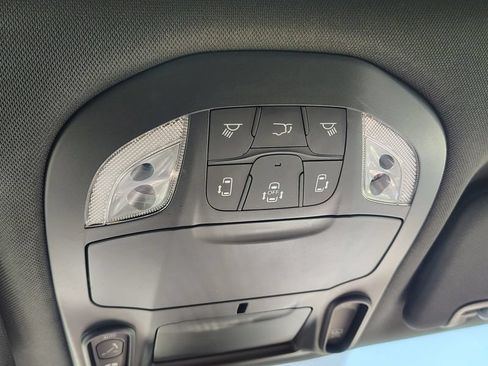 Used 2020 Chrysler Pacifica Limited w/ Advanced Safetytec Group FWD image 18