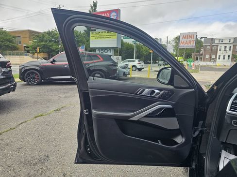 Used 2021 BMW X6 xDrive40i AWD/4WD image 15