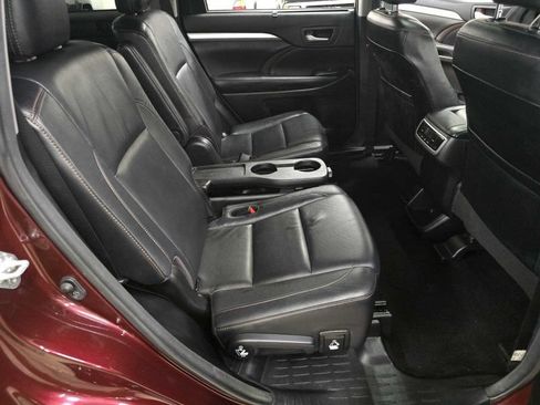 Used 2018 Toyota Highlander XLE AWD/4WD image 7