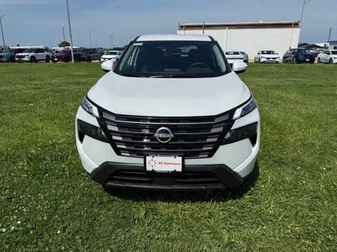 New 2026 Nissan Rogue SV AWD/4WD image 2
