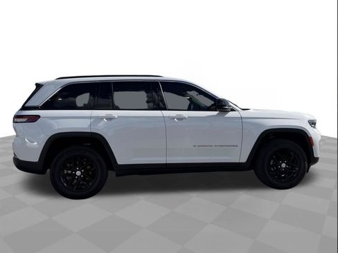 Used 2025 Jeep Grand Cherokee Laredo X AWD/4WD image 6