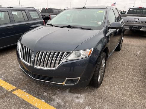 Used 2013 Lincoln MKX AWD image 3