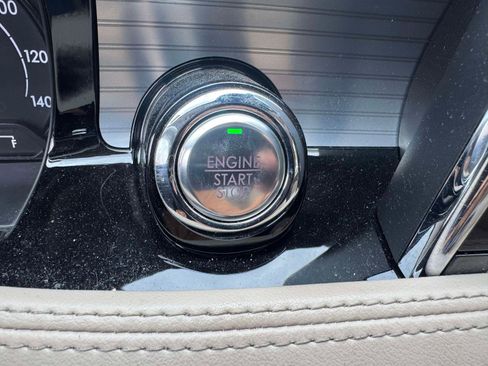 Used 2022 Lincoln Corsair AWD w/ Premium Package image 30