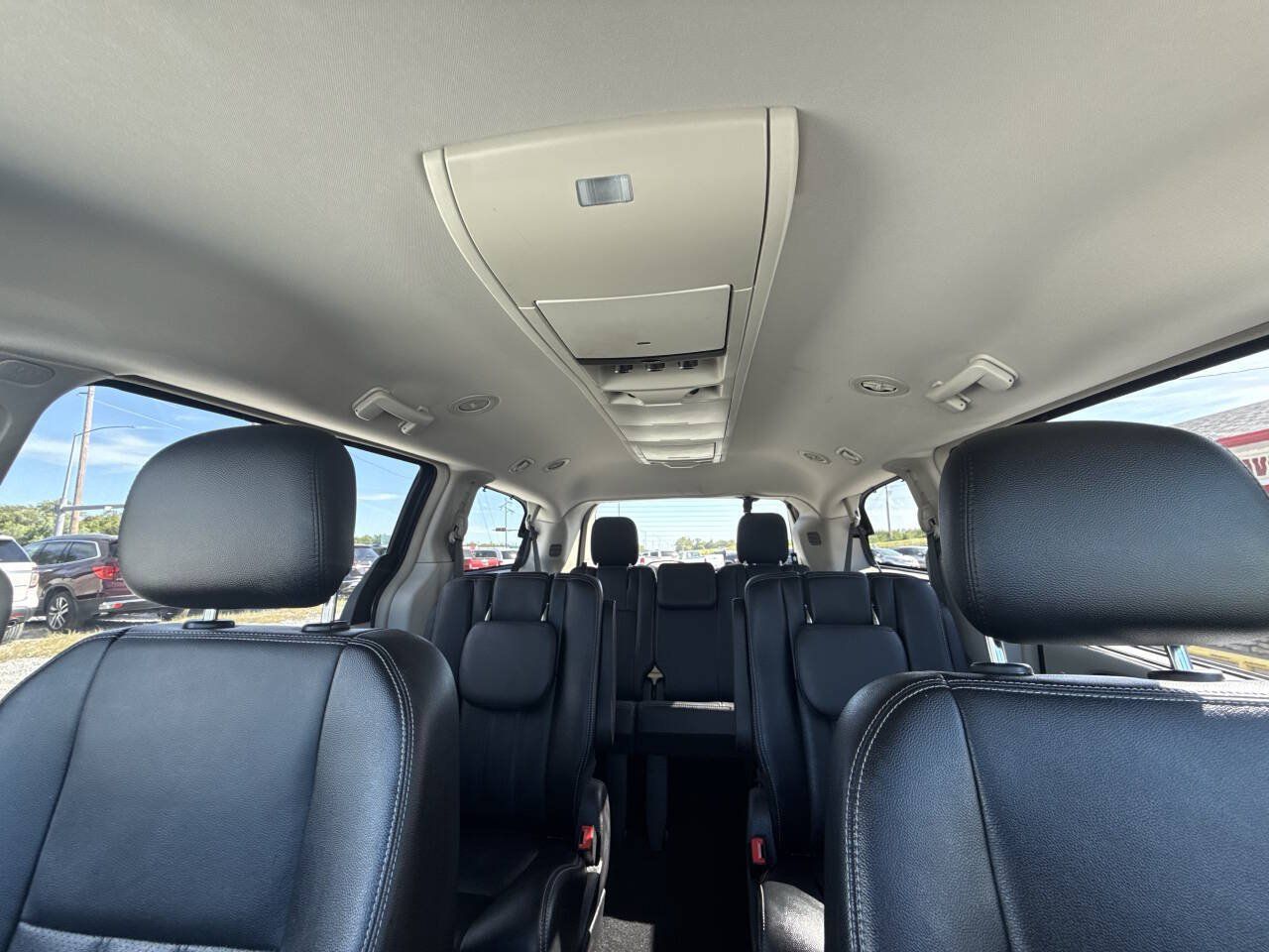 Used 2016 Chrysler Town & Country Touring-L w/ Driver Convenience Group FWD image 24