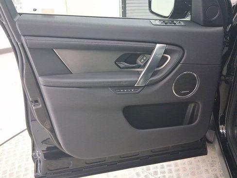 Used 2025 Land Rover Discovery Sport Dynamic SE image 12