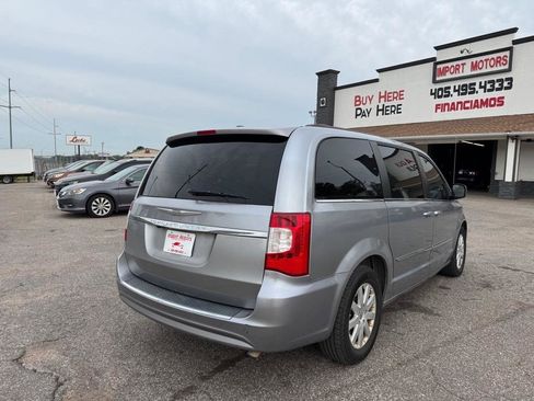 Used 2014 Chrysler Town & Country Touring FWD image 21