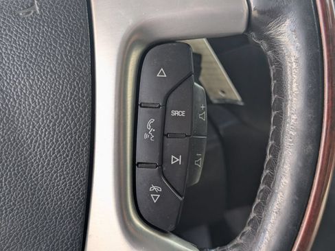 Used 2013 Cadillac Escalade Luxury AWD/4WD image 17