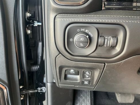 New 2025 RAM 1500 Limited image 17