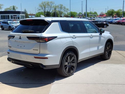 New 2026 Mitsubishi Outlander LE AWD/4WD image 15