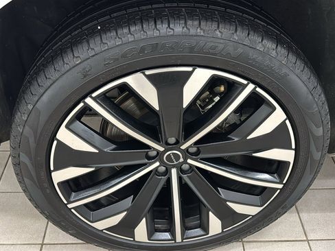 Used 2025 Volvo XC90 B6 Plus image 32