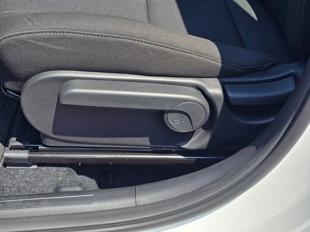 New 2027 Hyundai Kona SE AWD/4WD image 19