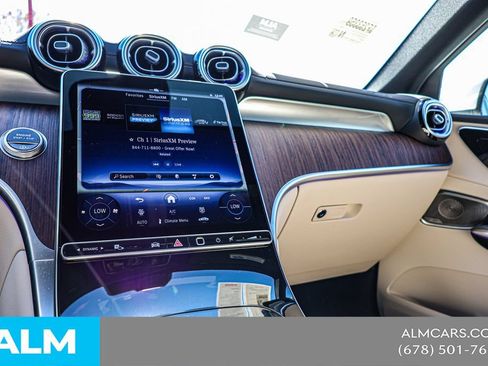 Used 2025 Mercedes-Benz GLC 300 4MATIC image 36
