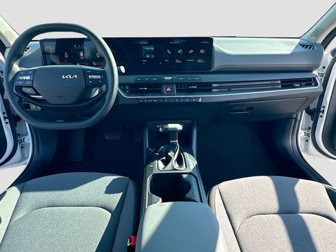 New 2025 Kia K4 LXS image 3