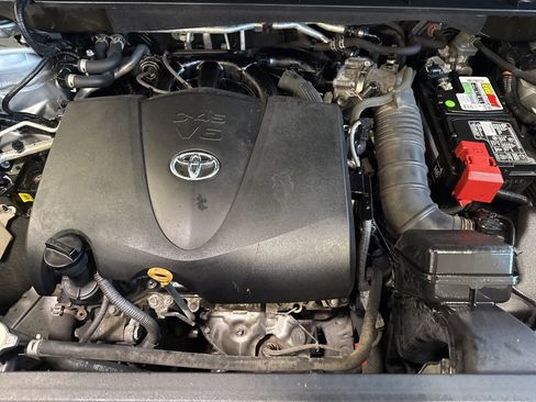 Used 2020 Toyota Highlander XLE image 24