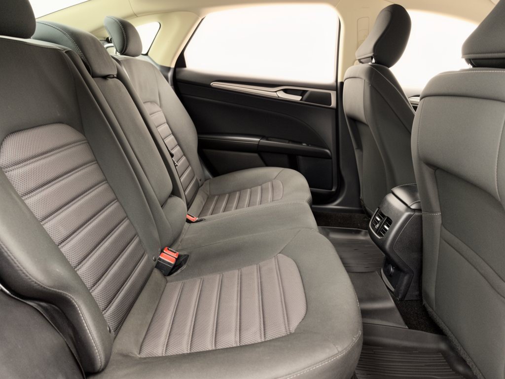 Used 2020 Ford Fusion SE AWD/4WD image 29