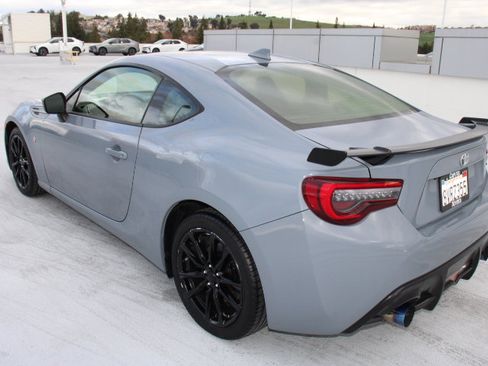 Used 2018 Toyota 86 image 5