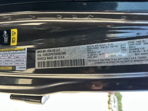Used 2025 Jeep Wrangler Unlimited Sahara AWD/4WD image 33