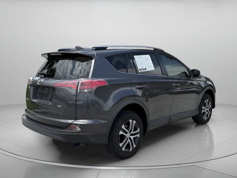 Used 2017 Toyota RAV4 LE FWD image 3