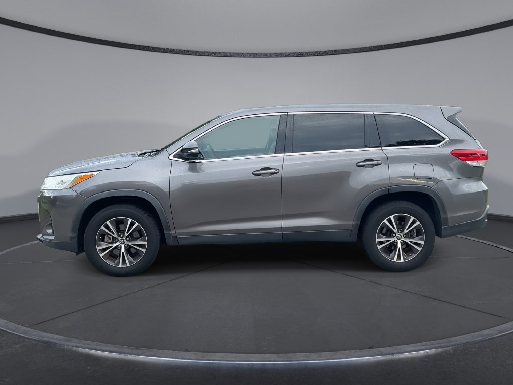 Used 2019 Toyota Highlander LE FWD image 5