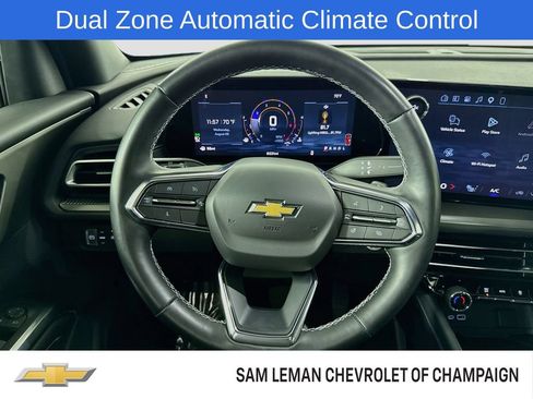 Used 2025 Chevrolet Traverse LT FWD image 11