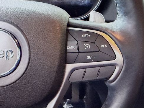 Used 2017 Jeep Grand Cherokee Altitude RWD image 15