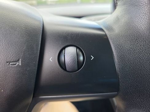 Used 2023 Tesla Model Y Long Range AWD/4WD image 38