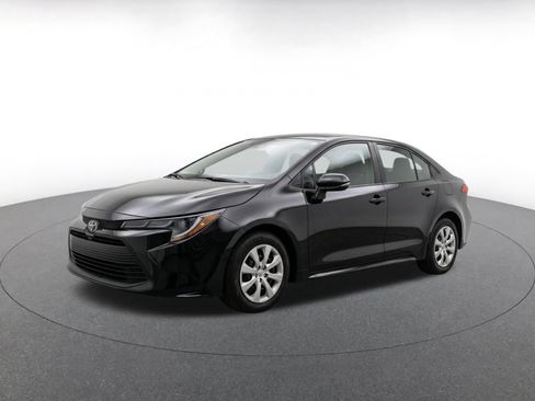 Used 2025 Toyota Corolla LE FWD image 3