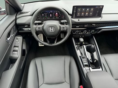 Used 2025 Honda Accord Sport image 11