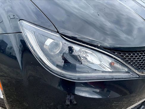 Used 2017 Chrysler Pacifica Touring-L FWD image 27