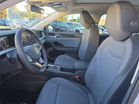 New 2026 Volkswagen Tiguan SE image 14