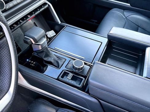 Used 2025 Toyota Sequoia Platinum image 15