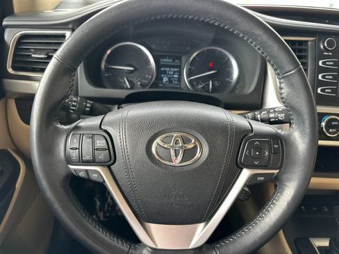 Used 2015 Toyota Highlander Plus AWD/4WD image 23