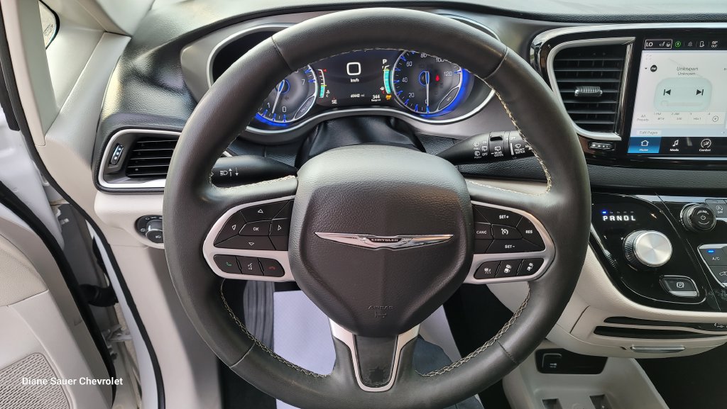 Used 2024 Chrysler Pacifica Touring-L FWD image 20