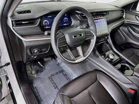 Used 2023 Jeep Grand Cherokee L Limited AWD/4WD image 9