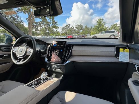 Used 2026 Volvo XC90 B6 Plus w/ Protection Package Premier image 11