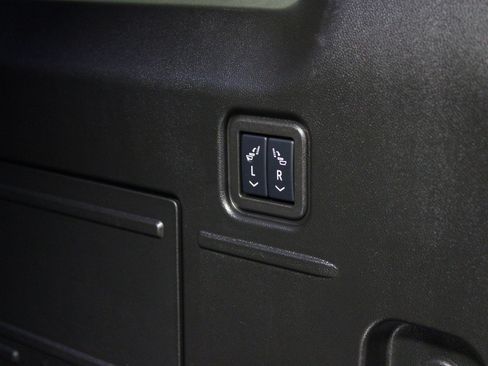 Used 2026 GMC Hummer EV SUV w/ LPO, Dark Essentials Package AWD/4WD image 15