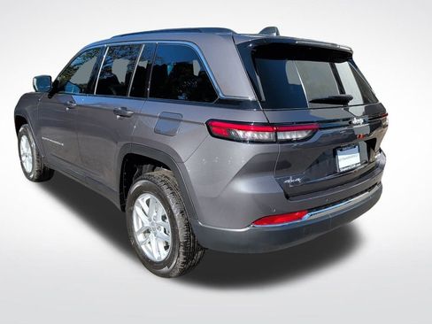 Used 2025 Jeep Grand Cherokee Laredo X w/ Luxury Tech Group I image 3