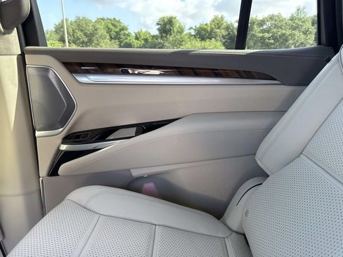 New 2026 Cadillac Escalade Platinum Sport w/ LPO, ONYX Package AWD/4WD image 15