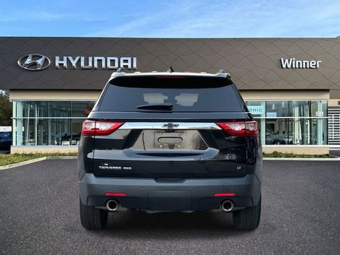 Used 2021 Chevrolet Traverse LT w/ LT Premium Package image 3