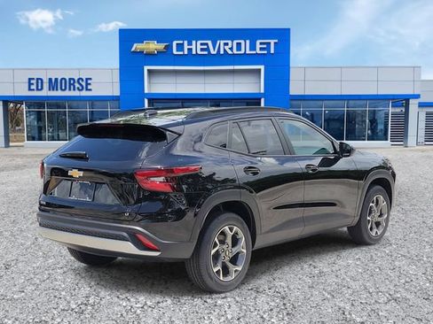 New 2026 Chevrolet Trax LT w/ Driver Confidence Package FWD image 3