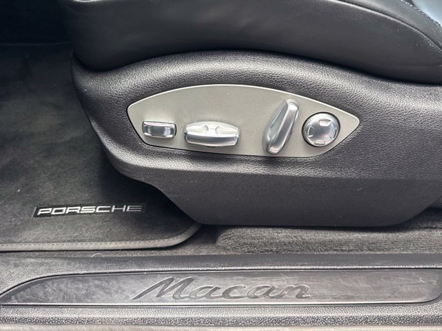 Certified 2022 Porsche Macan AWD/4WD image 17