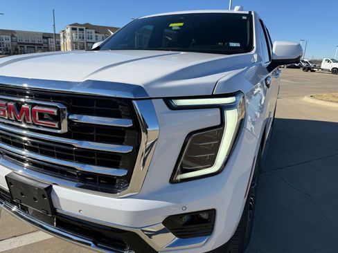 Used 2025 GMC Yukon Elevation image 14